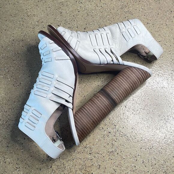 Caslon Martin Leather Open Toe Slingback Sandals 7 Bone - Picture 3 of 16